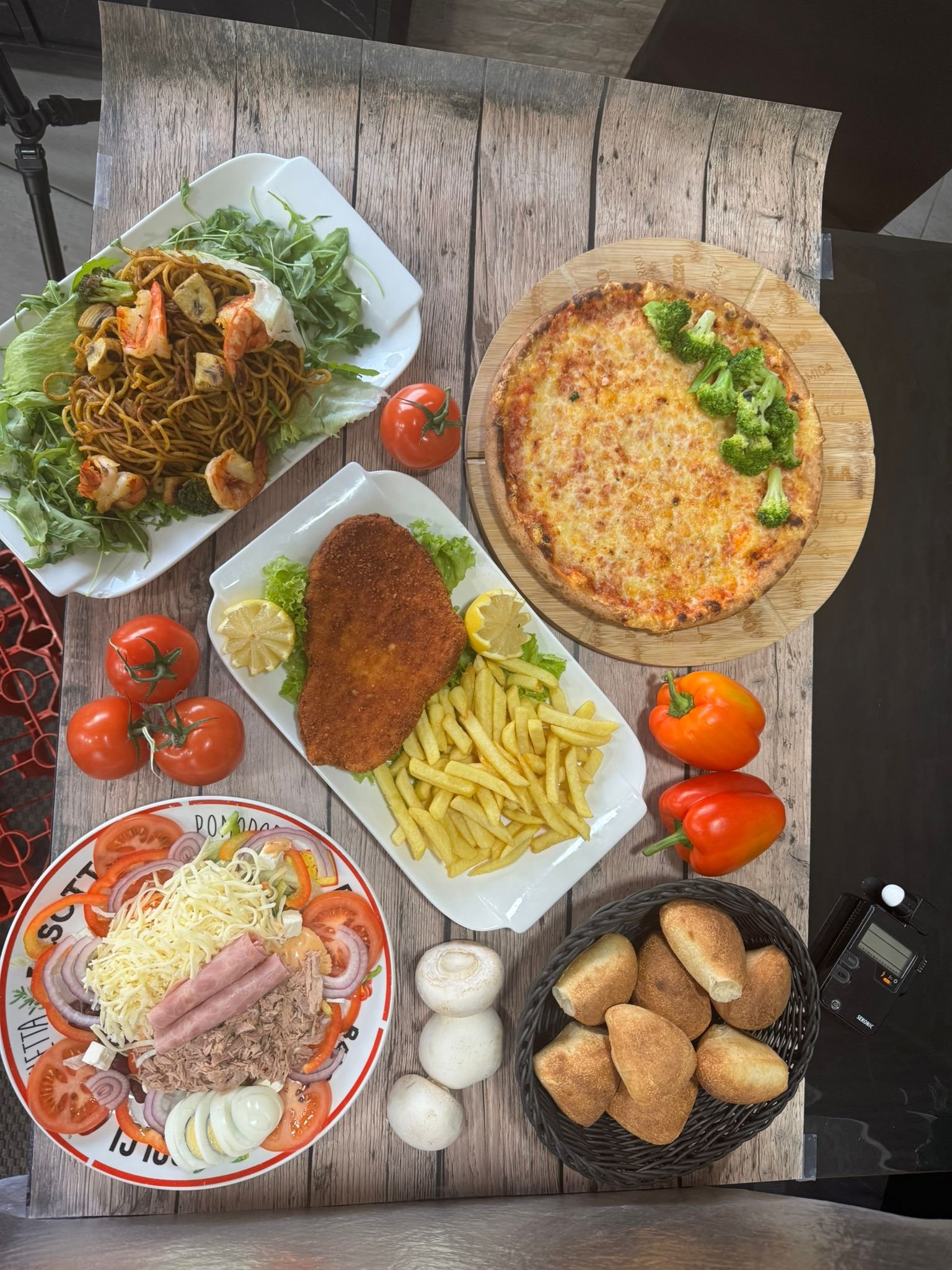 Schnitzel Pizza Pasta Salatplatte